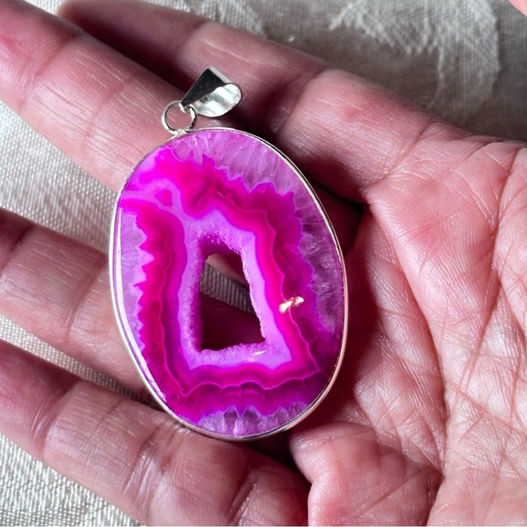 Artisan Vibrant Pink Agate Geode Pendant Druzy New - Picture 6 of 8